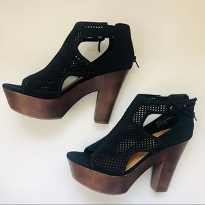 Report Black Suede Clog Sandals  Size 8.5